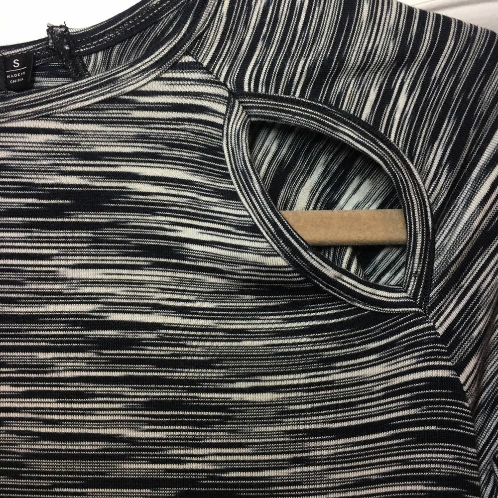 Obey Top - Picture 6 of 12